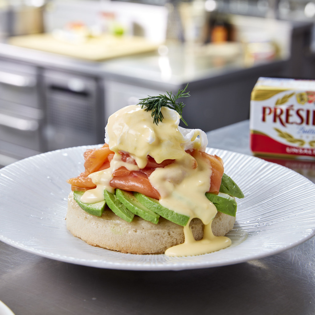 Sourdough Crumpet, Smoked Salmon and Yuzu Hollandaise - Lactalis Professional | Foodservice