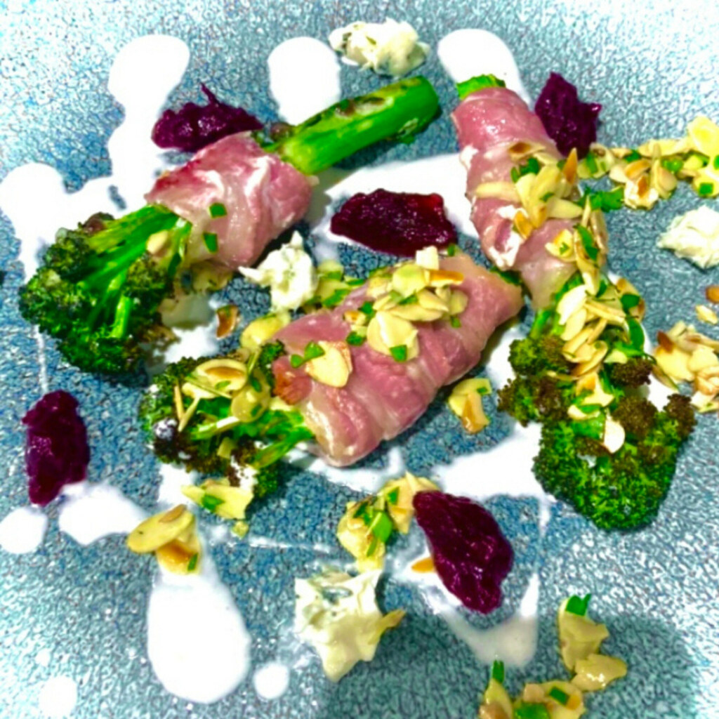 Dolcelatte Broccoli and Bacon with Dolcelatte Dressing and Buttered Almonds - Lactalis Professional 