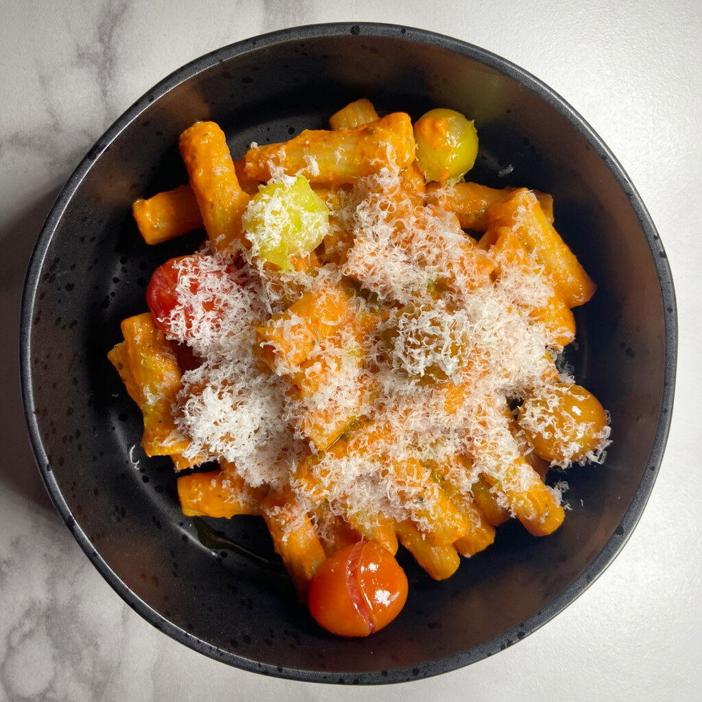 Rigatoni with Confit Tomatoes & Mascarpone Tomato Sauce - Lactalis Professional | Foodservice
