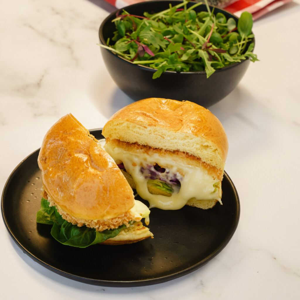 President Petit Camembert Burger - Lactalis Professional | Foodservice