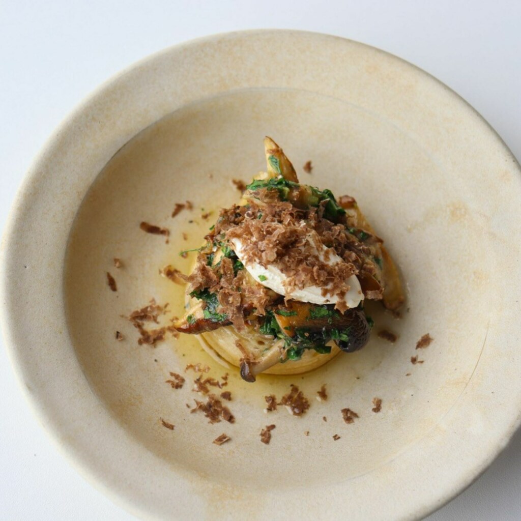 Sour dough crumpet with wild mushroom and whipped mascarpone - Lactalis Professional | Foodservice